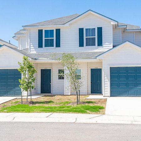 Gorgeous, Brand New 3 Bedrooms Home- Built 2024, Near Seaworld & Lackland Afb San Antonio Exterior photo